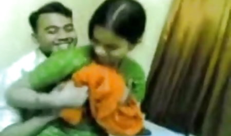 अपने पैरों गंदी गंदी सेक्सी फिल्म के लिए प्रतीक्षा कर रहा है