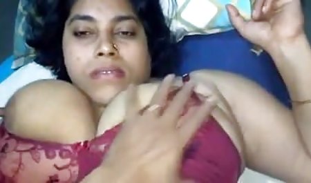 लड़की के साथ यौन संबंध रखने वाले, जबकि उसकी हिंदुस्तानी सेक्सी फिल्म जीभ पर थूक
