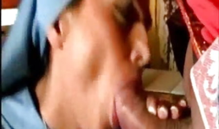 लड़कियों बारिश में छोटे स्तन के साथ खुश हैं हिंदी इंग्लिश सेक्सी मूवी