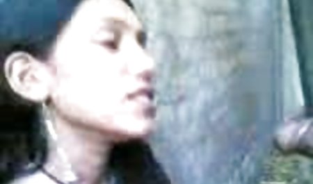 घुंघराले बालों और छोटे स्तन के साथ सेक्सी साउथ फिल्म लड़की सेक्स है