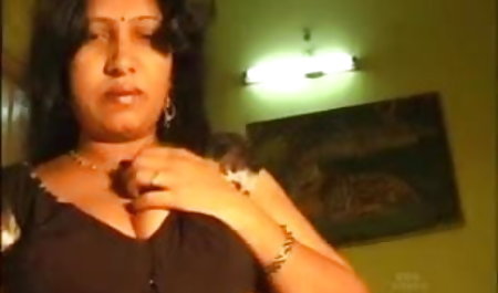 मैं पूरी गहराई पर पिछवाड़े सेक्सी बीएफ की फिल्म में एक काले गधा लिया