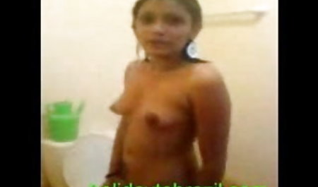 महिला सेक्सी हिंदी फुल मूवी masturbates लेटेक्स में