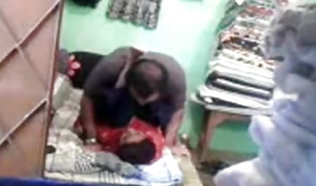 Busty युवा सेक्सी फिल्म सेक्सी सेक्सी रूसी पालिशगर सीढ़ियों पर