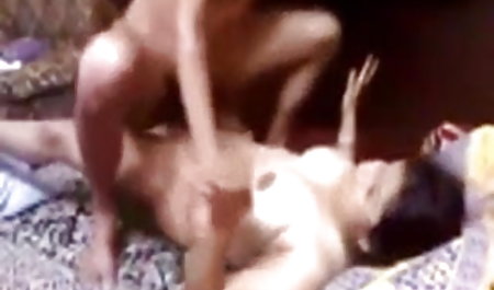 एक सनी लियोन की सेक्सी फिल्म दिखाओ पुराने युगल मौखिक सेक्स का आनंद लें