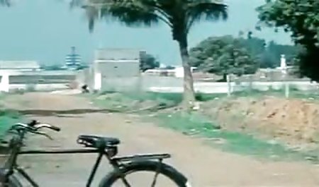 परिपक्व माँ हस्तमैथुन के माध्यम से सेक्सी फिल्म चलने वाली अपने बेटे पाता है और जीभ के माध्यम से उसे मदद मिलती है ।