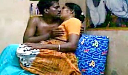 लड़की नरम इंग्लिश पिक्चर वीडियो में सेक्स और कुंवारी चूत से moans