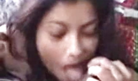 एक जवान सेक्सी फिल्म दिखाओ हिंदी में आदमी के गीत में मुर्गा के एक सदस्य खाती है ।