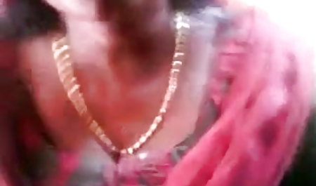 लाल रंग की पोशाक में बीपी सेक्सी फिल्म लड़की उसके पैर लिफ्टों और उसे जाँघिया से पता चलता है