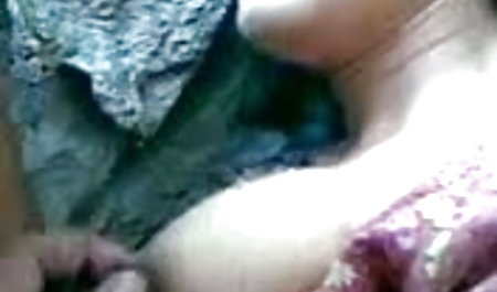 स्कीनी सौंदर्य उसे पकौड़ी के साथ खेलता है हिंदी में सेक्सी पिक्चर फिल्म